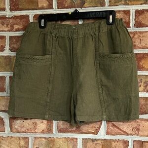 NWT Faherty Garment Died Olive Women's stretch Lighthouse linen Shorts. Medium